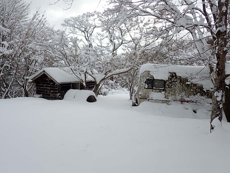 3.チロル小屋は雪の中