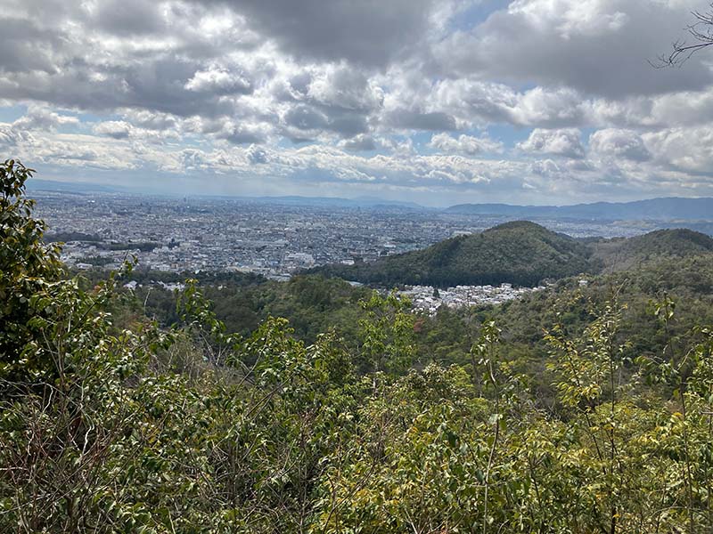 7.山間から京都の街を眺める