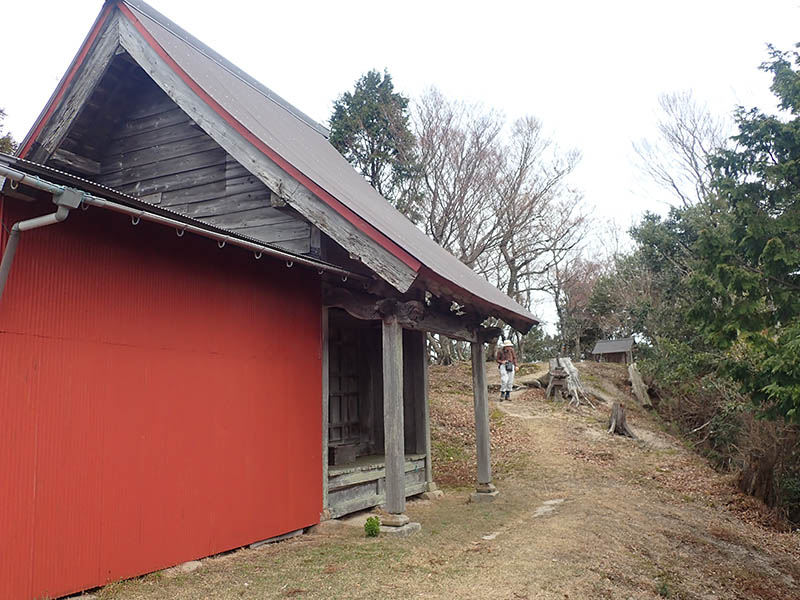 8.�R���̐_��