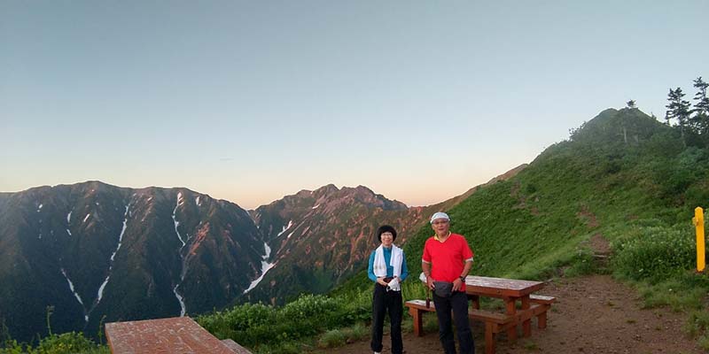 8.新越山荘から蓮華岳・針ノ木岳を望む