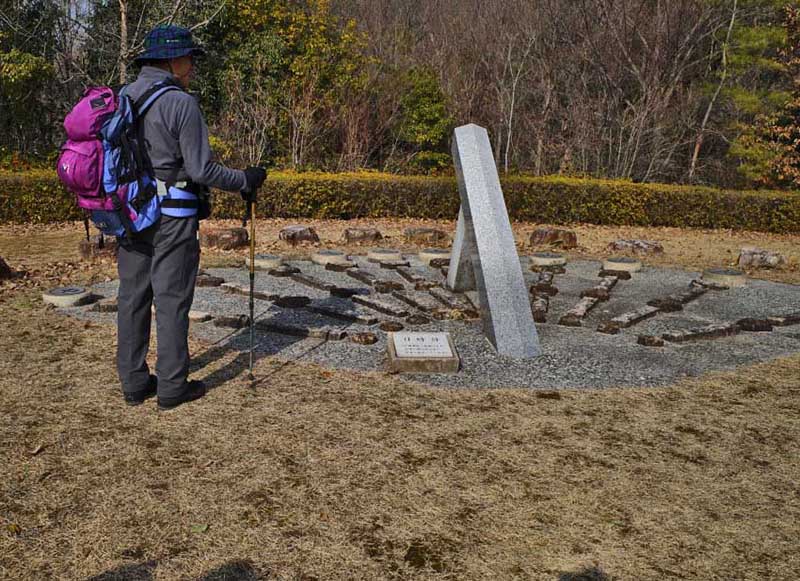 6.弥生の丘日時計