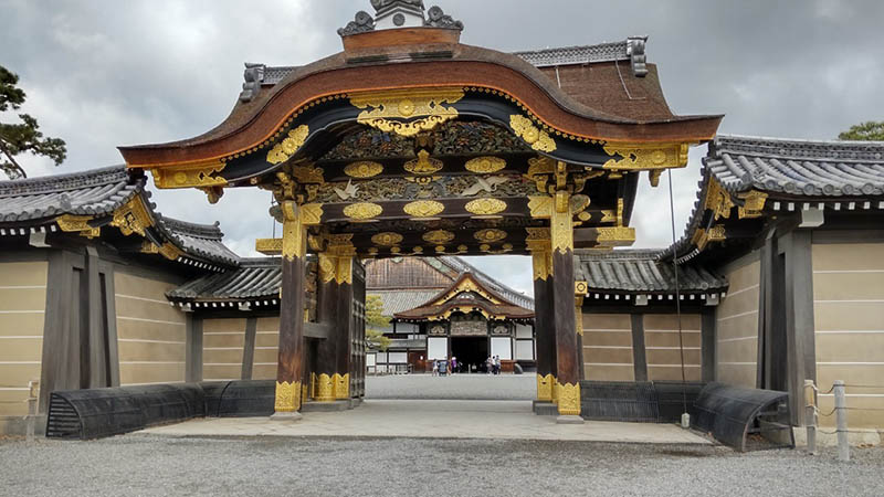 1.二条城　唐門（重文）　二の丸御殿（国宝）