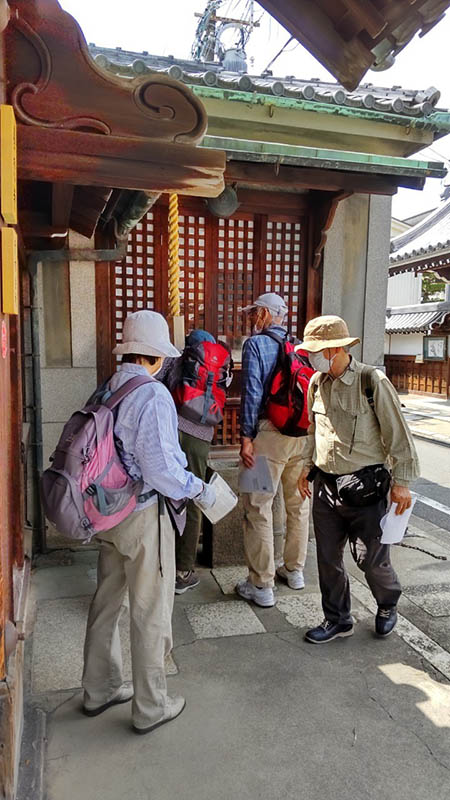 8.善想寺　中に泥足地藏