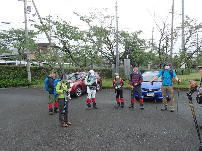1.八幡神社駐車場で点呼
