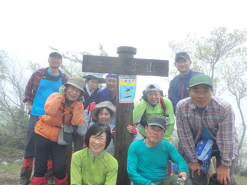 4.ヤケオ山山頂集合写真