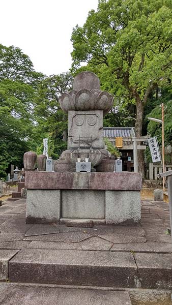 4.知恩院　千姫の墓