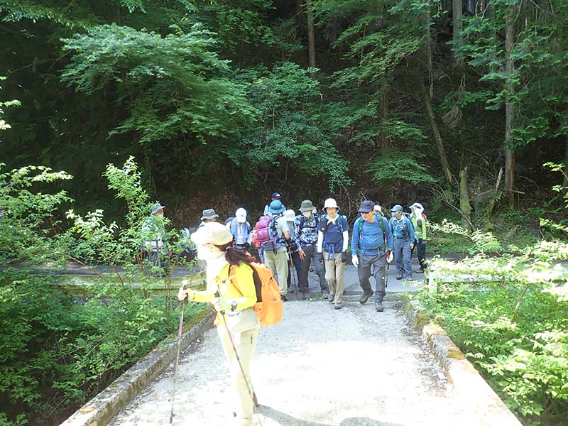 1.足谷登り口を出発