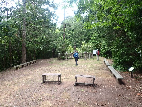 9.北畠具行卿の墓