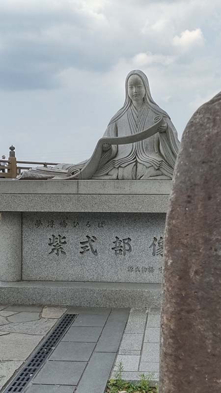 13.紫式部像