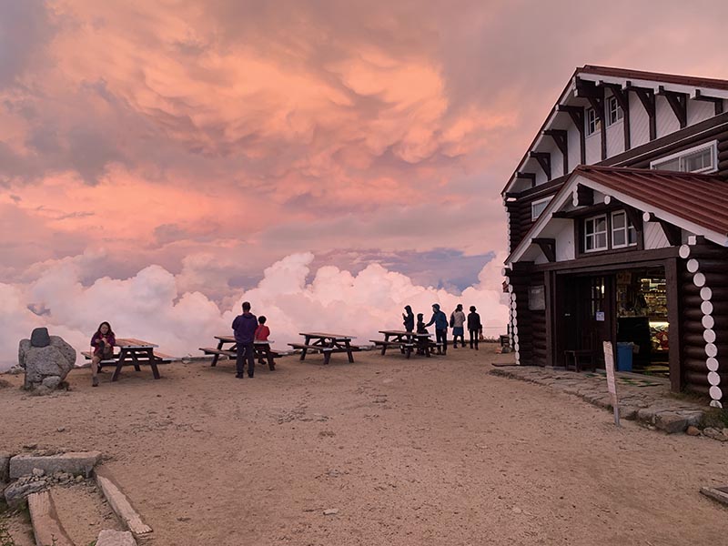 15.燕山荘と夕焼け