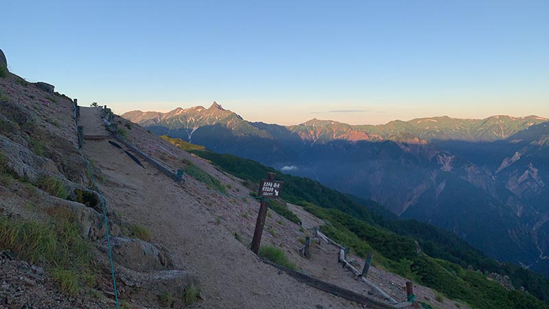 18.朝日を浴びる槍ヶ岳