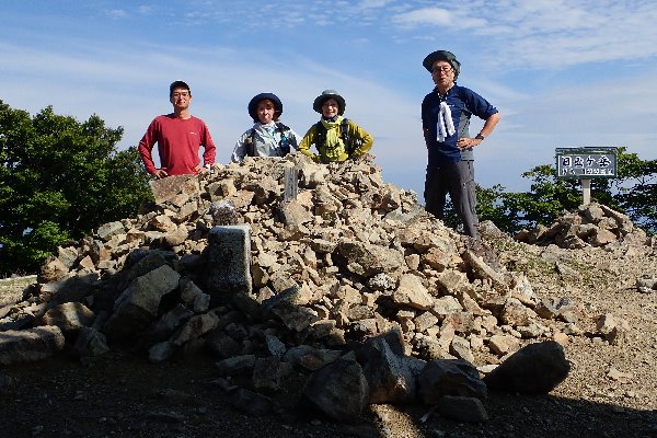 日出ヶ岳山頂集合写真