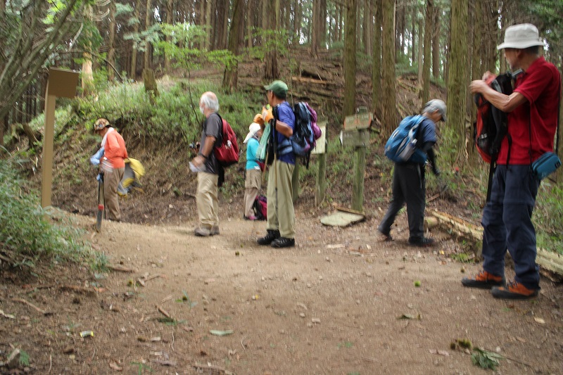 7.仰木峠にて一服する