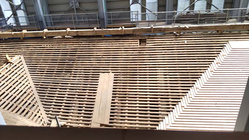 3.根本中堂修復中の屋根