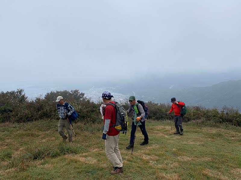9.曇り空の野坂岳山頂