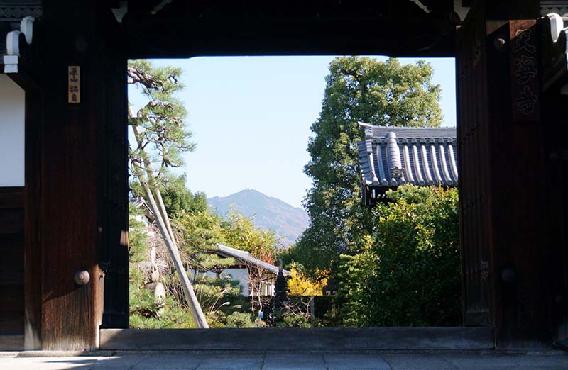 2.天寧寺(比叡山額縁の門)