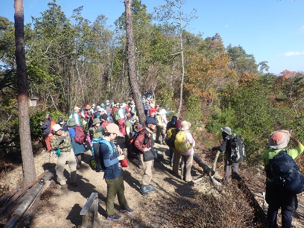 7.展望台から市内、愛宕山を望む