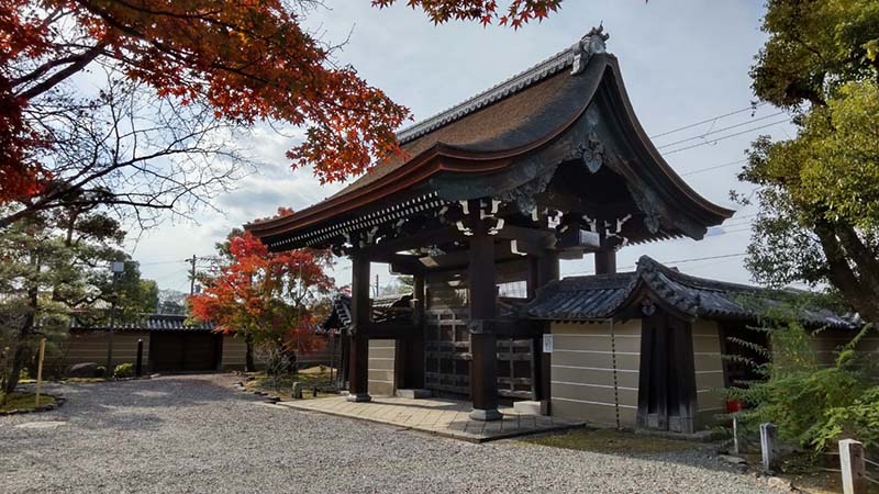 9.妙法院･柿葺の唐門