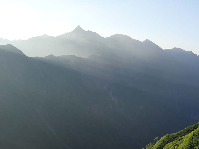 24.朝日に映える槍ヶ岳