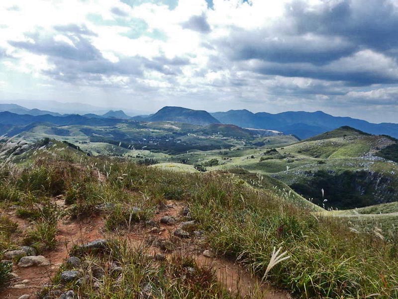 8.四方台より中峠方面とドリーネ