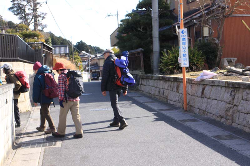 1.町道から磨崖不動明王尊への道