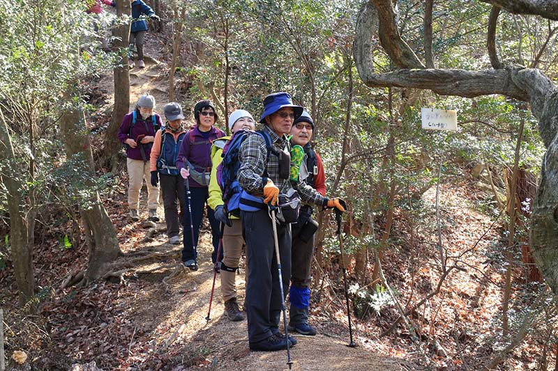 6.気持ちの良い尾根道を登る
