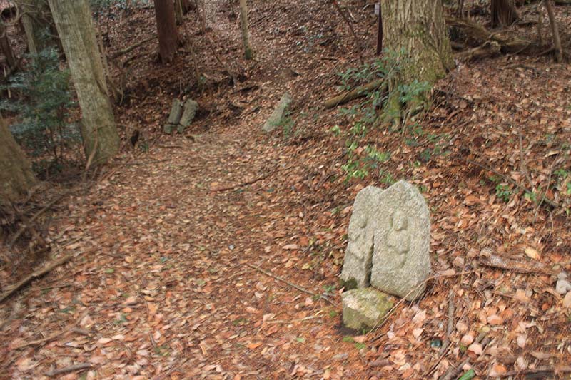 9.八十八ヶ所巡りの石仏ペア