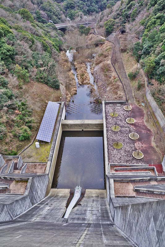 6.石井ダム真上から下を見降ろす