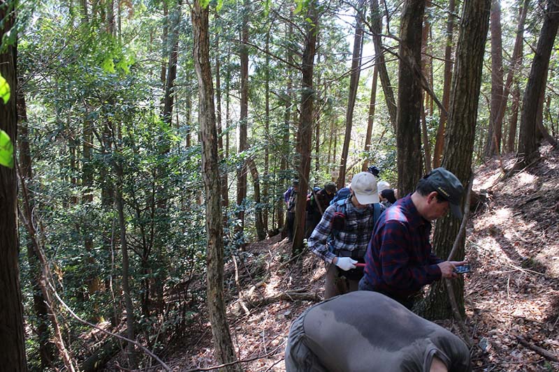 1.阿波内侍らの墓からの急な登り