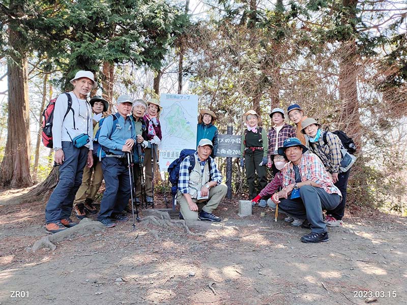 4.三角点でも集合写真