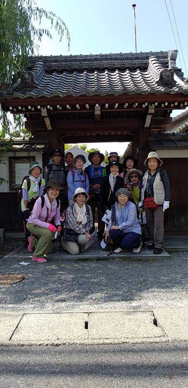 2.義仲寺門前　集合写真