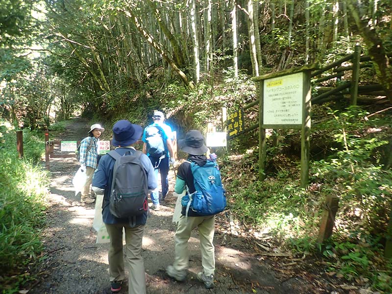 2.西山トレイル入り口