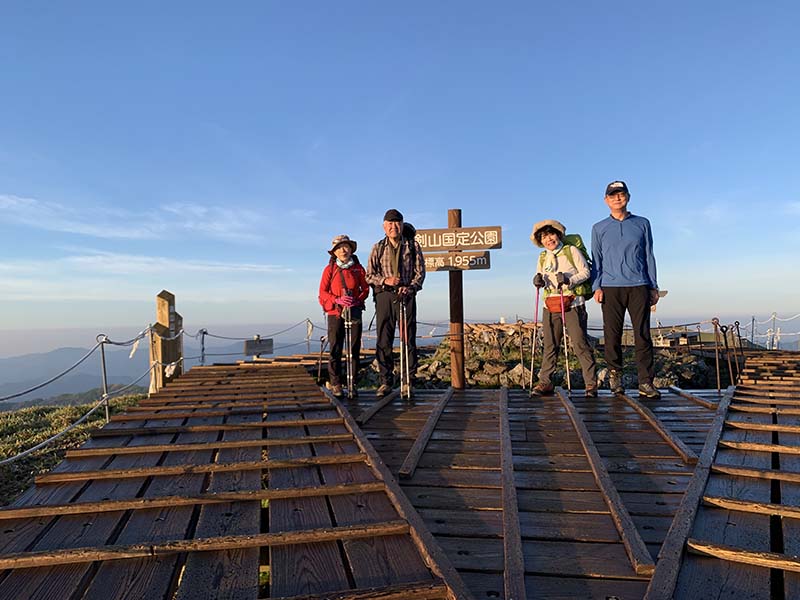 6.剣山頂上にて