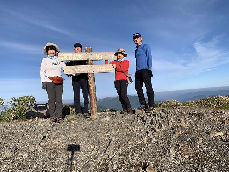 8.次郎笈の山頂にて