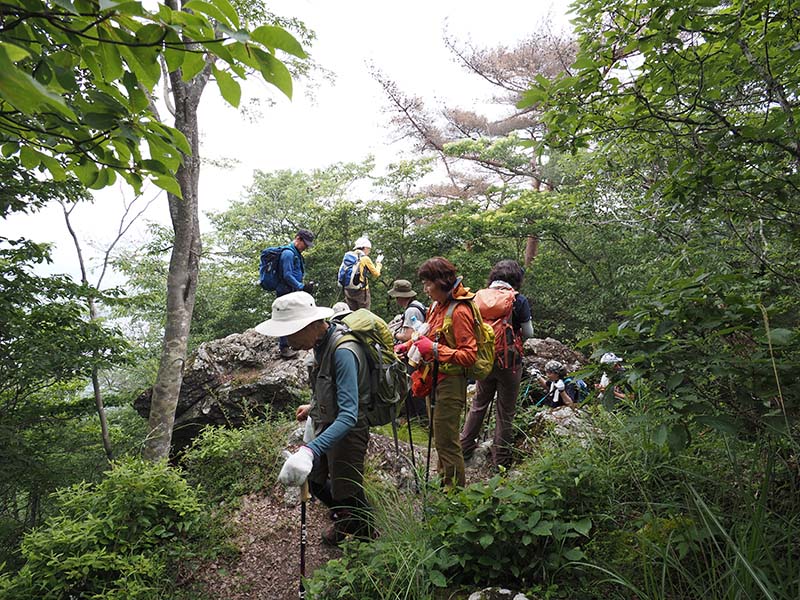 5.磁石岩、磁石は狂います。