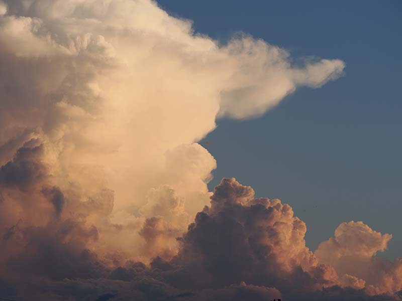 2.遠く雷光が走る