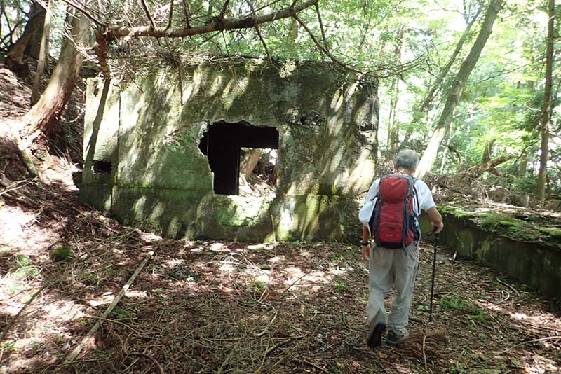 9.廃墟に向かって