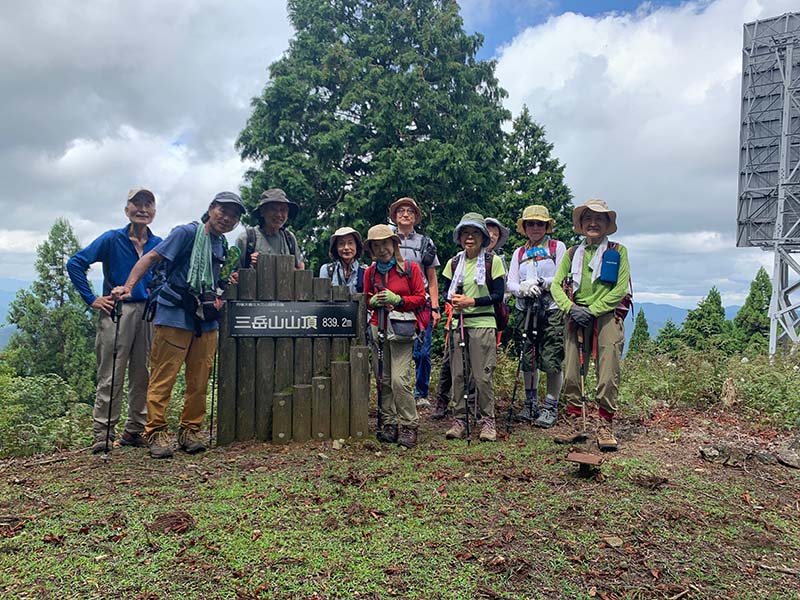 8.三岳山山頂集合写真２