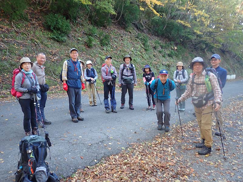 1.佐々里峠を出発