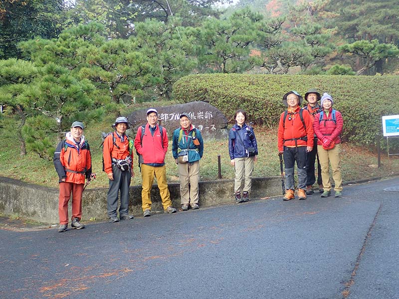 1.ゴルフ場から山に入ります