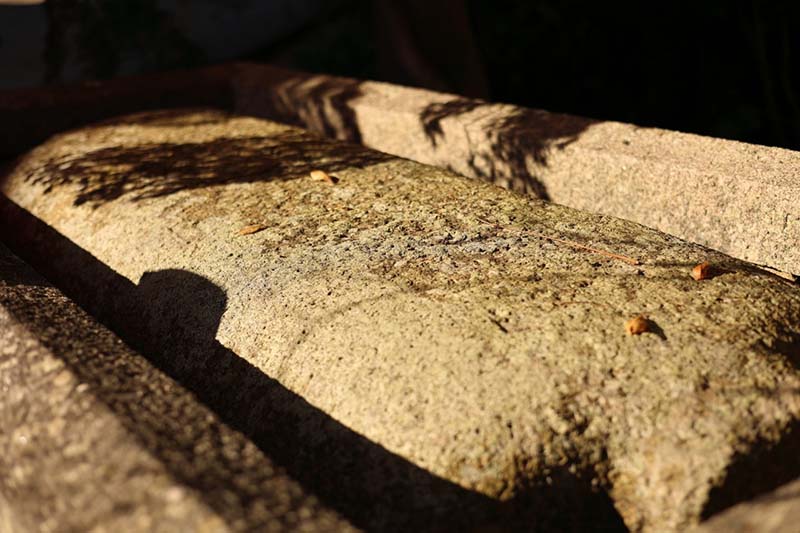 11.法然さん縁の石棺