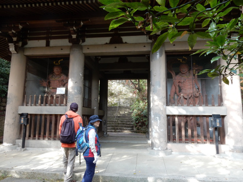 5.聖天入り口の仁王像