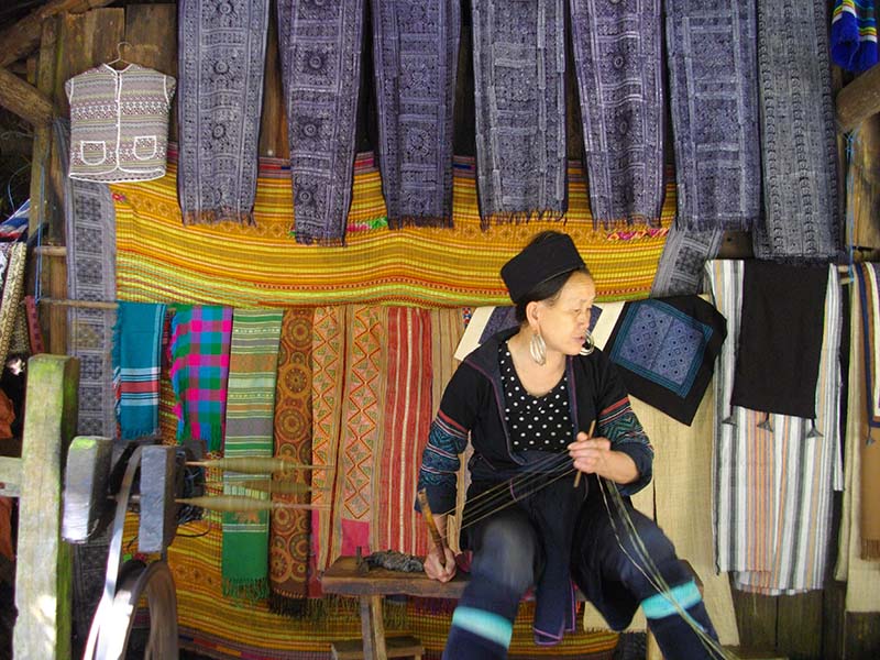 8.モン族の植物繊維からの織物