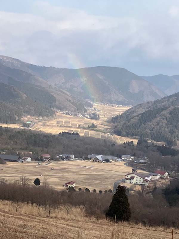 12.もうすぐスキー場。虹が出てます