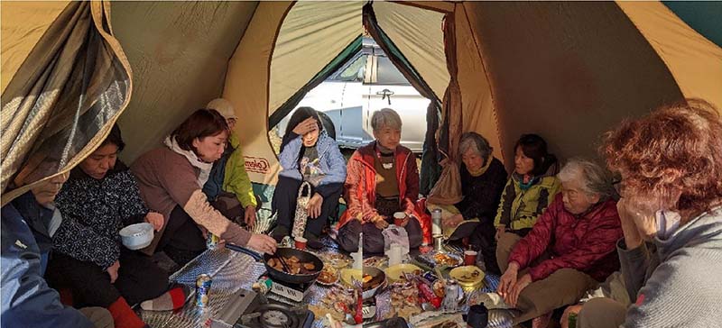 5.テントで宴会　