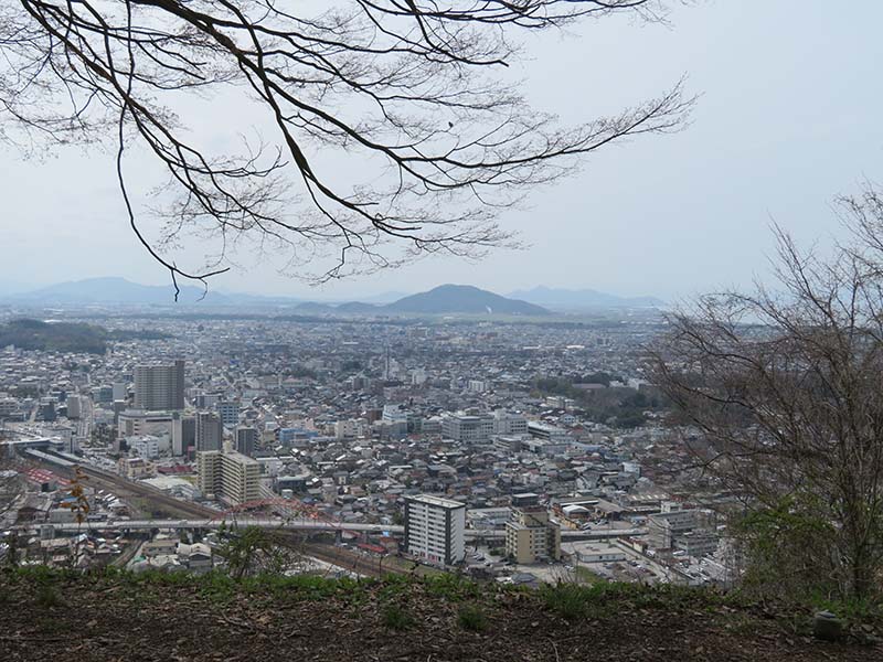 3.佐和山からの彦根市内