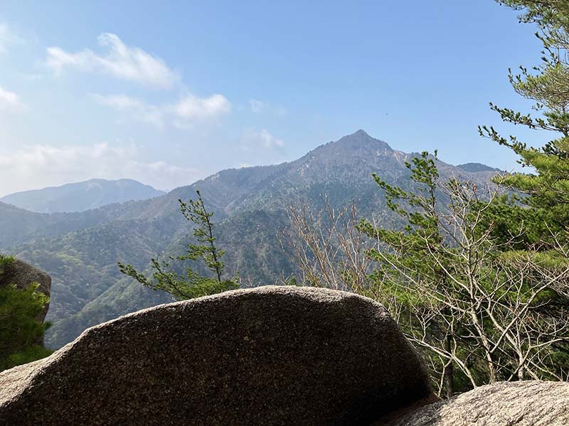 5.鎌ヶ岳の姿も